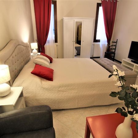 Central And Spacious Apartment Венеция Экстерьер фото